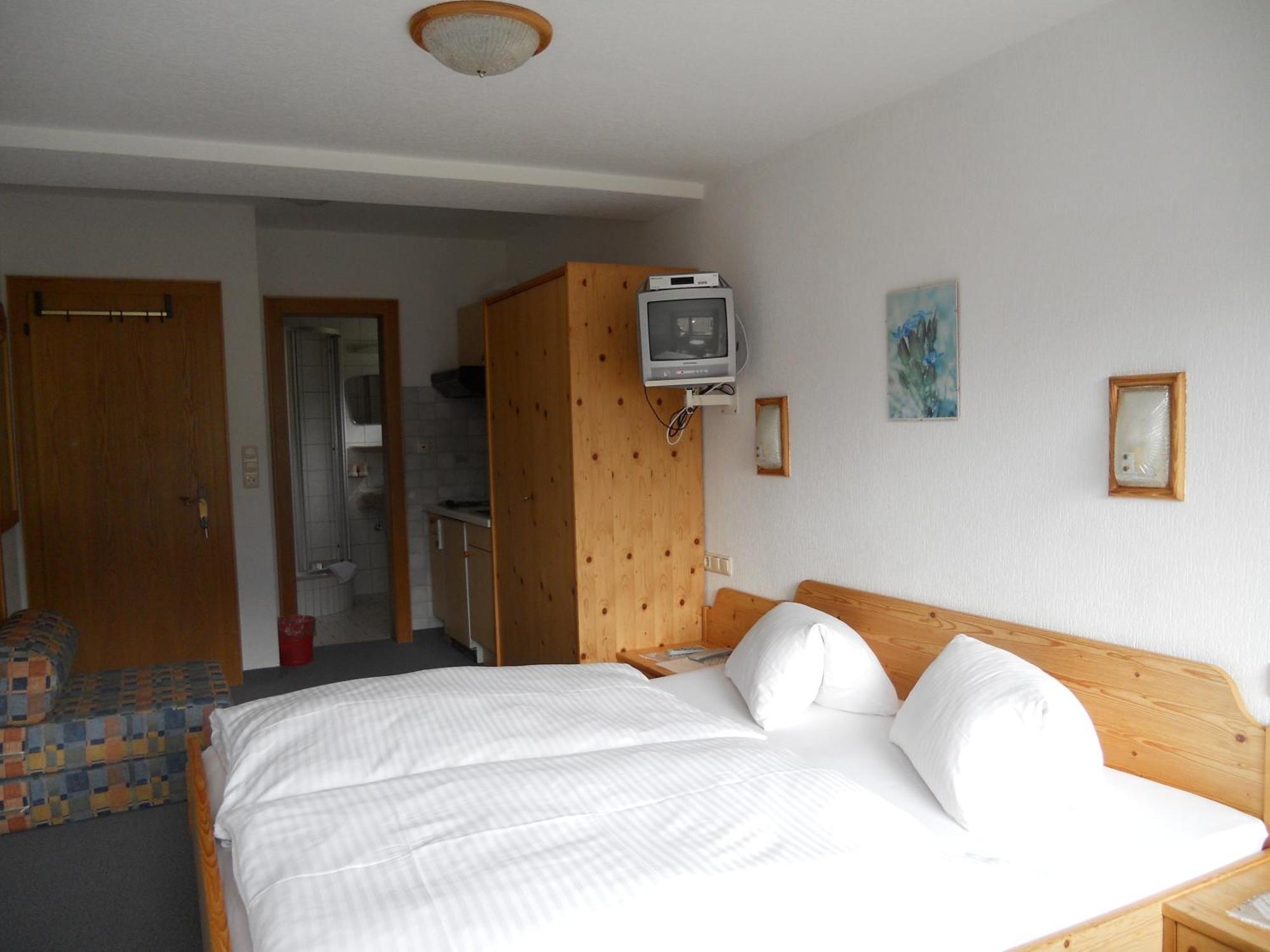 Haus Talblick Hotel Lermoos Room photo